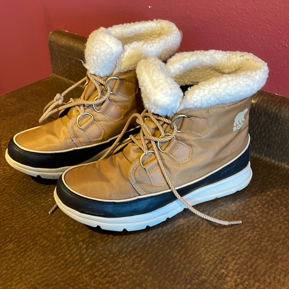 Used but good condition Sorel boots!